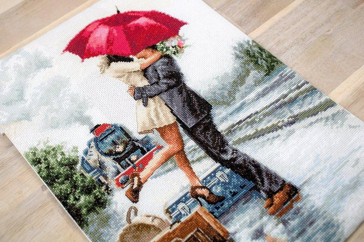Couple on train station B2369L Counted Cross-Stitch Kit
