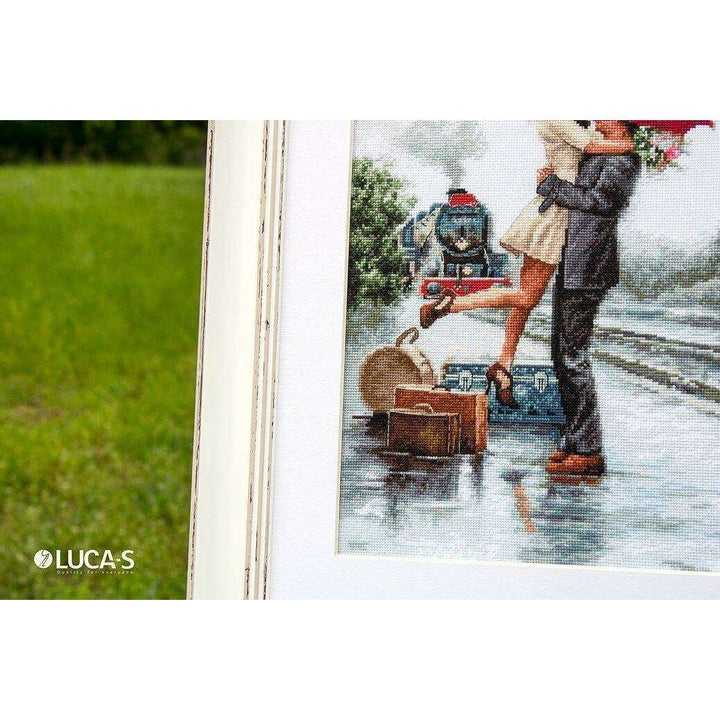 Couple on train station B2369L Counted Cross-Stitch Kit
