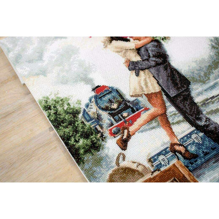 Couple on train station B2369L Counted Cross-Stitch Kit