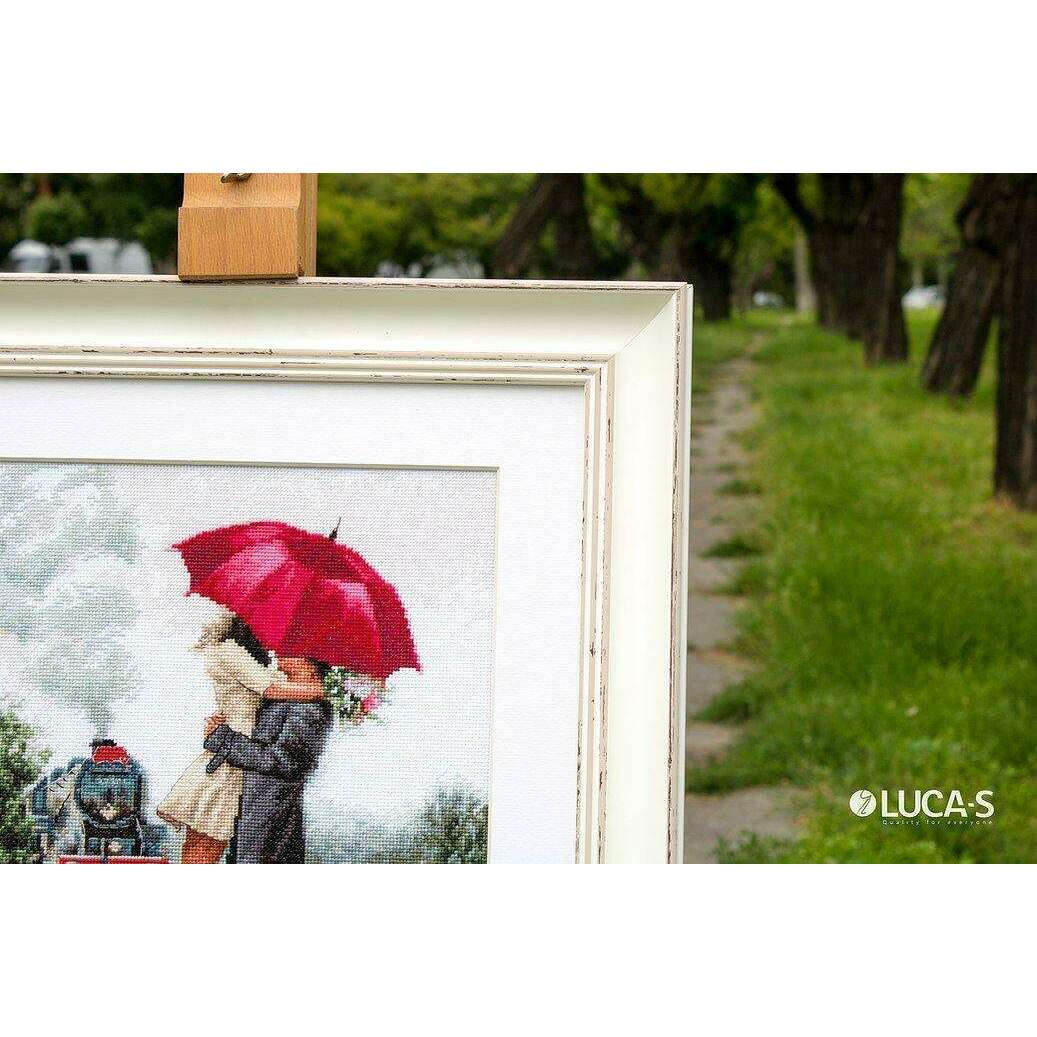 Couple on train station B2369L Counted Cross-Stitch Kit