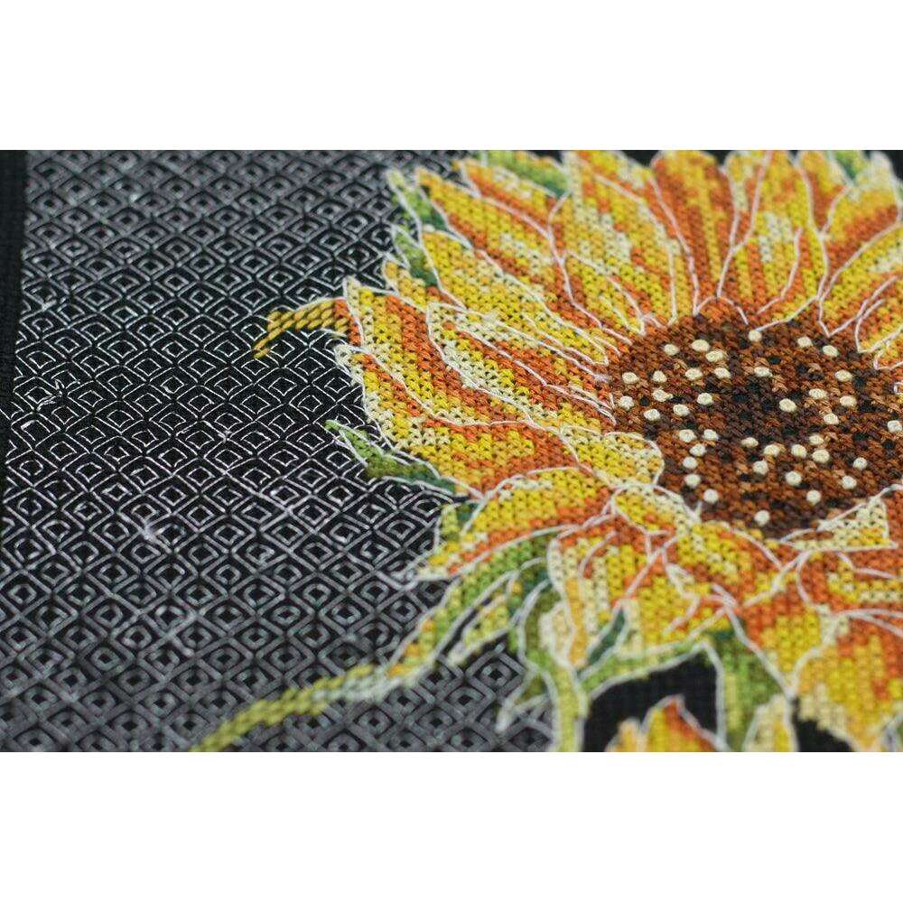 Cross-stitch kit Bright sunflowers AH-159