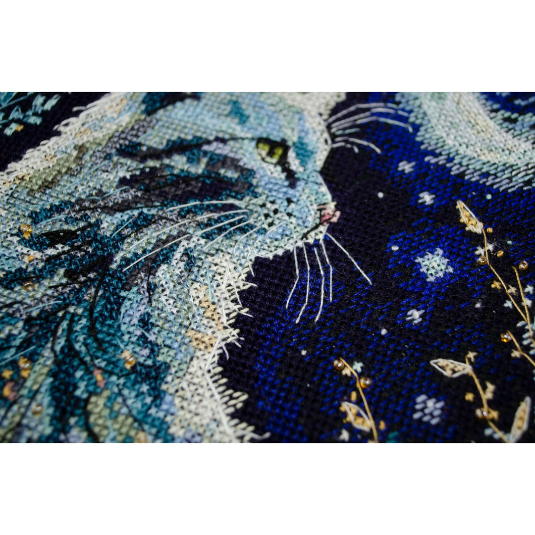 Cross-stitch kit Night guest AH-197