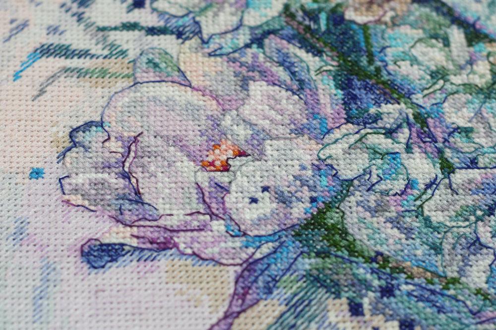 Cross-stitch kit White Legends AH-096