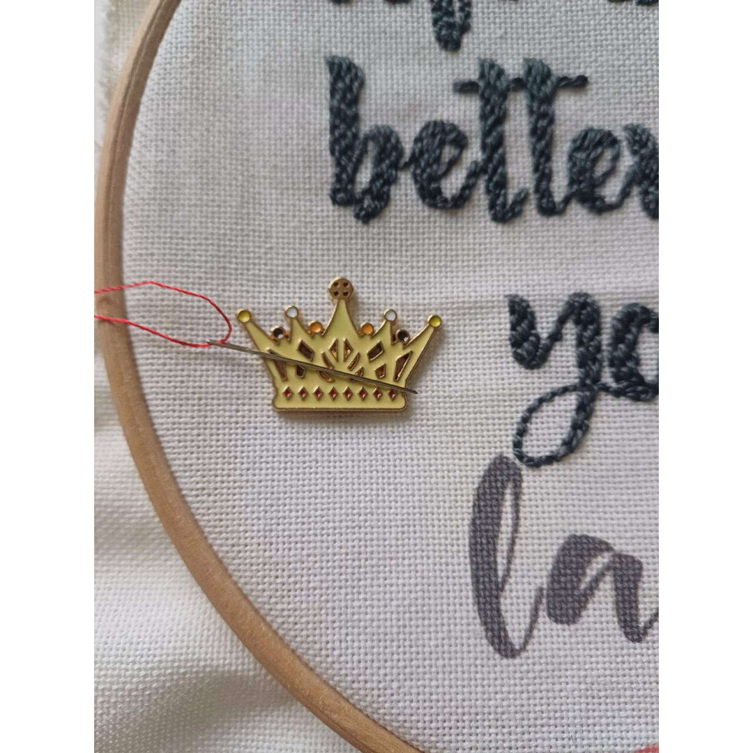 Crown Magnetic Needle Minder F07M10-2 Crown