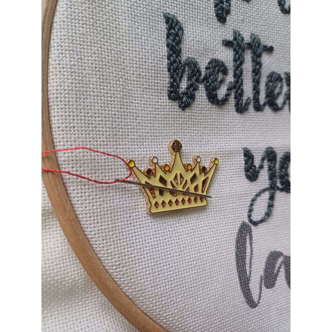 Crown Magnetic Needle Minder F07M10-2 Crown