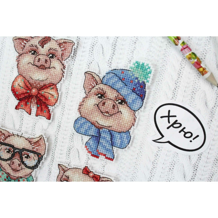Cute Piggies P-279 / SR-279 Plastic Canvas Counted Cross Stitch Kit