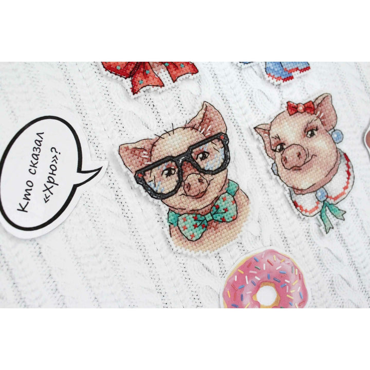 Cute Piggies P-279 / SR-279 Plastic Canvas Counted Cross Stitch Kit