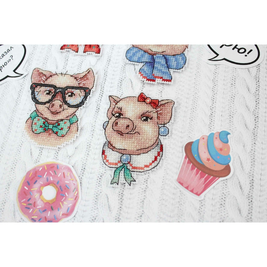 Cute Piggies P-279 / SR-279 Plastic Canvas Counted Cross Stitch Kit