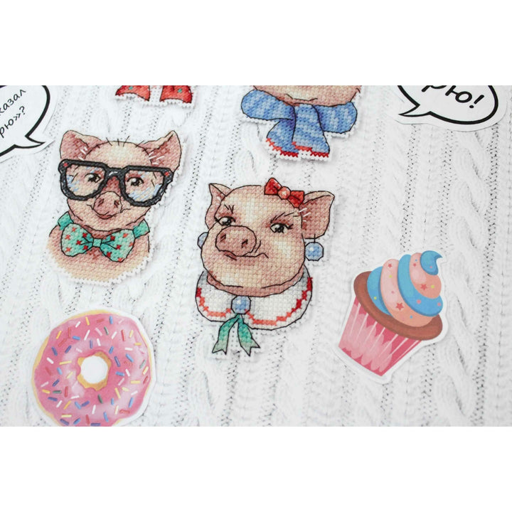 Cute Piggies P-279 / SR-279 Plastic Canvas Counted Cross Stitch Kit