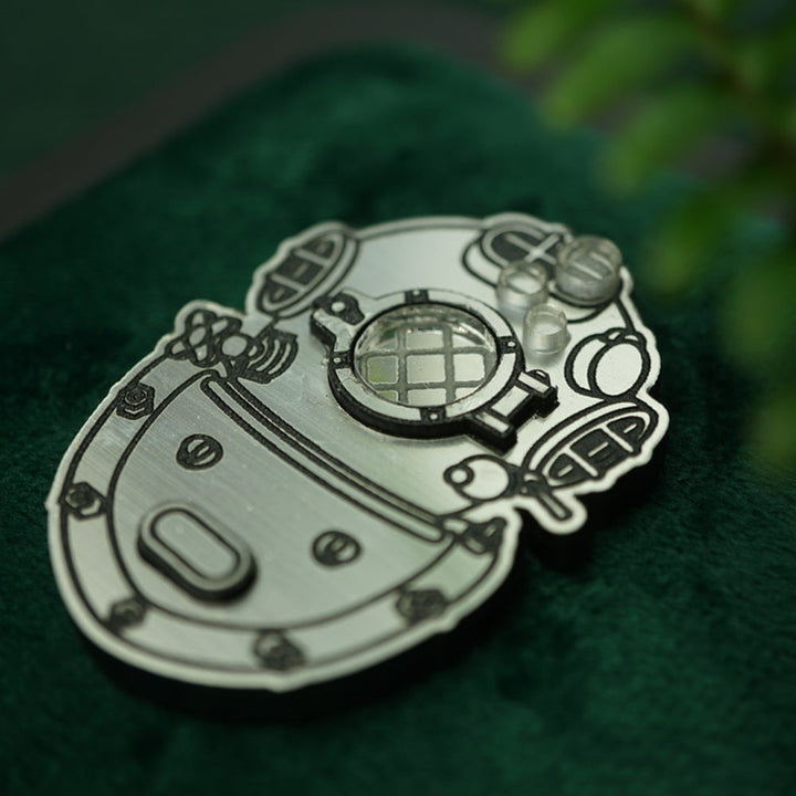 Diver Brooch by Lost Kiwi Designs  1