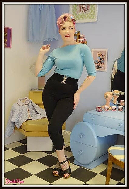 Souvenir/with Ankle Strap - in Black Leather