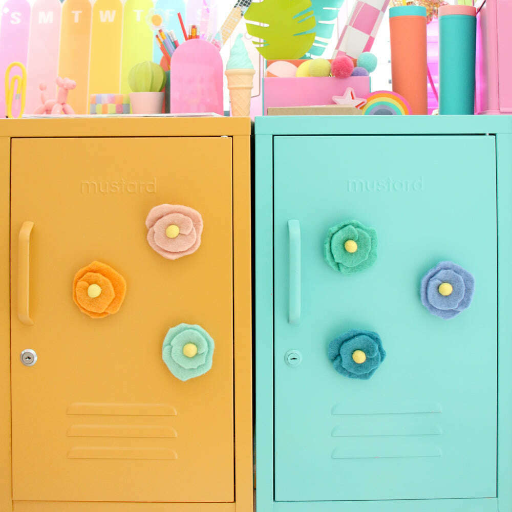 Felt flower magnets - blue set