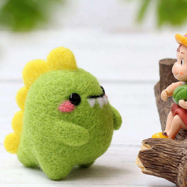 Green Dino Needle Felting Kit. Wizardi DIY Wool Craft Kit F07N8-W144