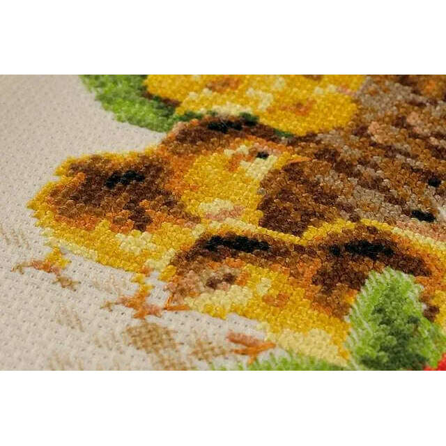 Hen R1480 Counted Cross Stitch Kit