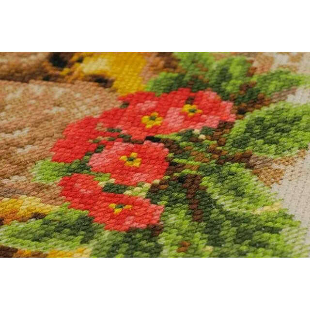 Hen R1480 Counted Cross Stitch Kit