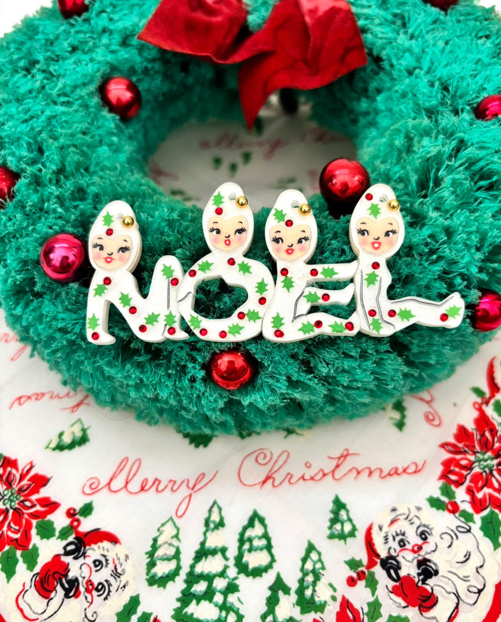 vintage noel inspired brooch