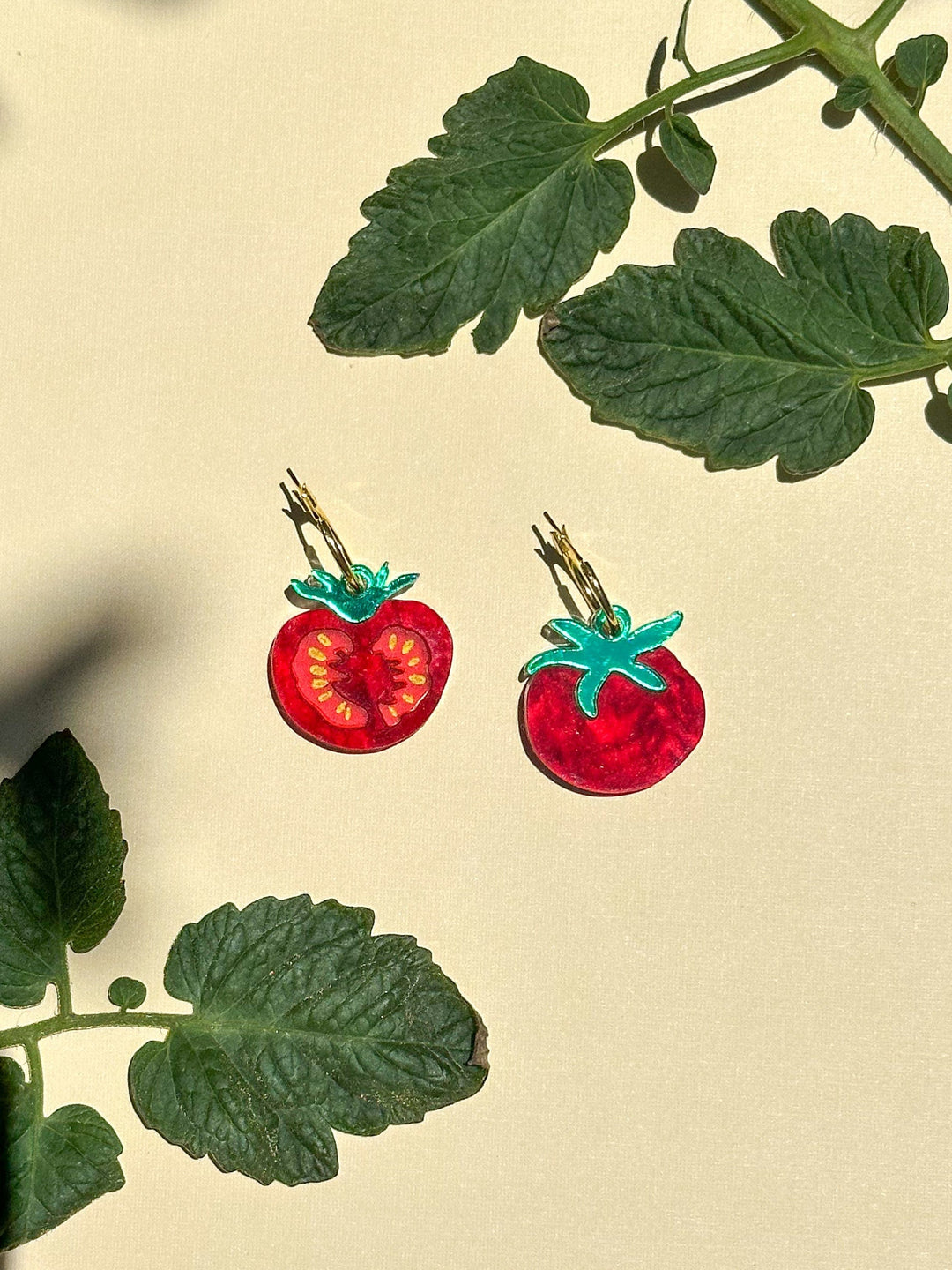 Mismatch Tomato Dangle