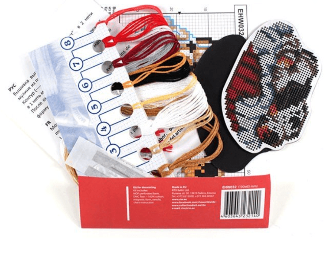 Kit for decorating with perforated wooden form EHW032