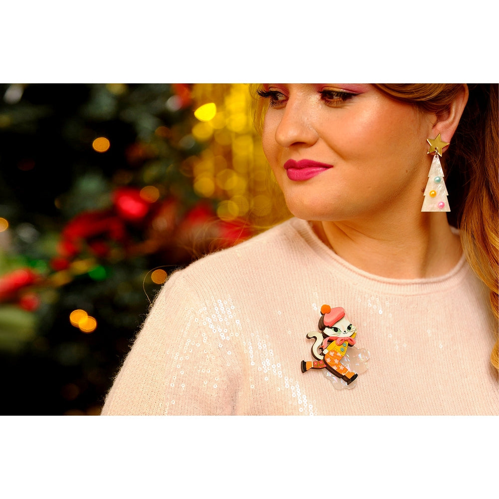 Kitten Skating on Ice Brooch by Laliblue 1