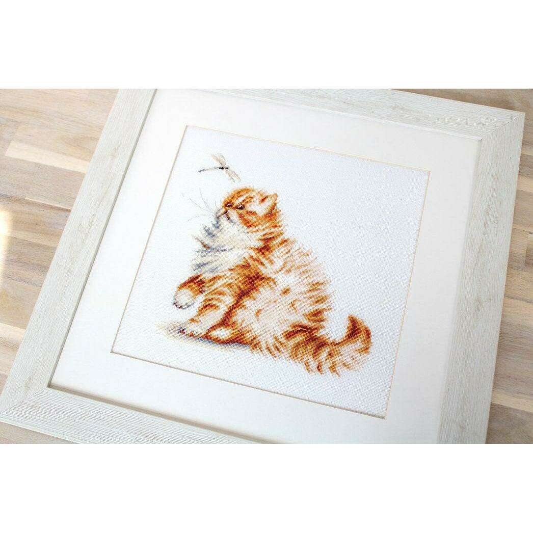 Kitten with a dragonfly B2270L Counted Cross-Stitch Kit