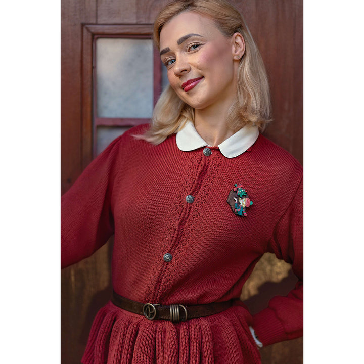 Kiss Me Under the Mistletoe Brooch by Laliblue