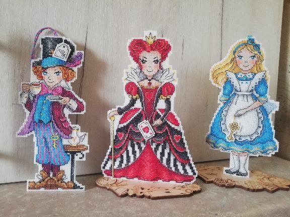 Mad Hatter P-349 / SR-349 Plastic Canvas Counted Cross Stitch Kit