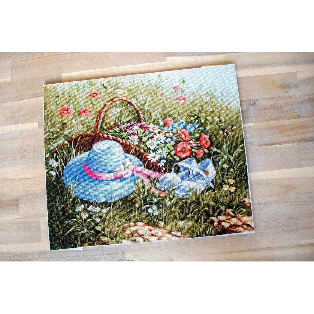 Meadow with poppies BU4020L Counted Cross-Stitch Kit