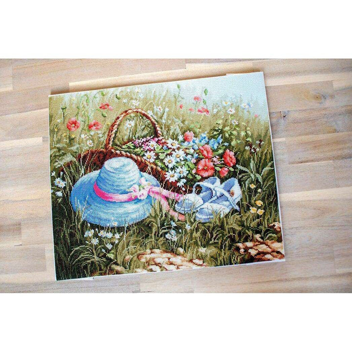 Meadow with poppies BU4020L Counted Cross-Stitch Kit