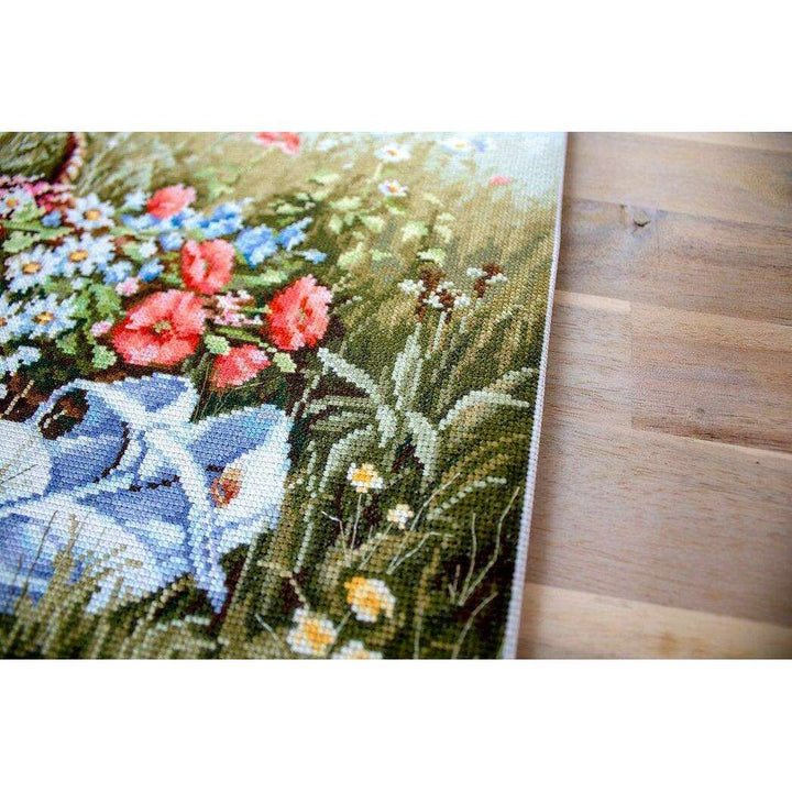 Meadow with poppies BU4020L Counted Cross-Stitch Kit