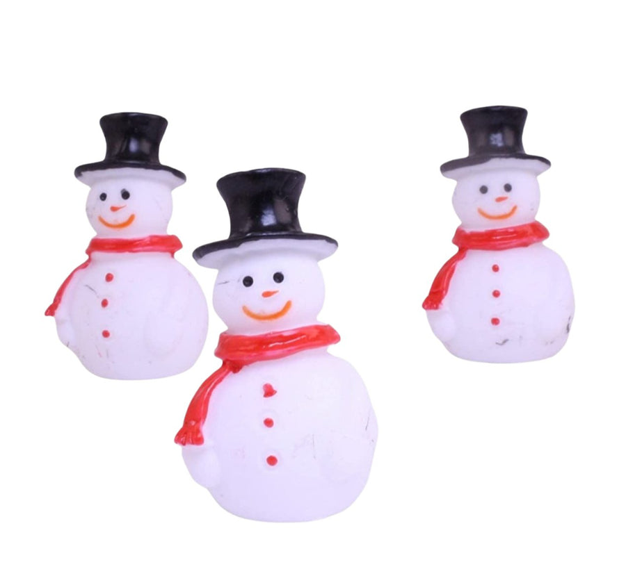 a delightful set of 3 holiday minis - Snowman, each standing at 1.25". Crafted from cast resin, these charming Christmas decorations are meticulously hand-painted, capturing the enchanting essence of the holiday season. Perfect for adding a festive touch to your home decor

Place them on your mantel or nestle them amongst your festive table setting for a charming seasonal display.