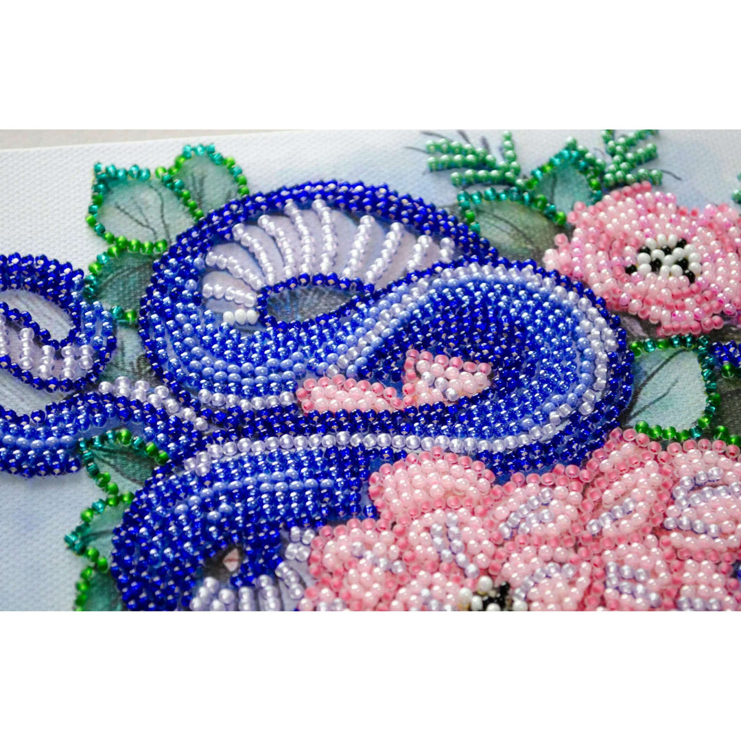 Mid-sized bead embroidery kit - Embrace of nature AMB-110