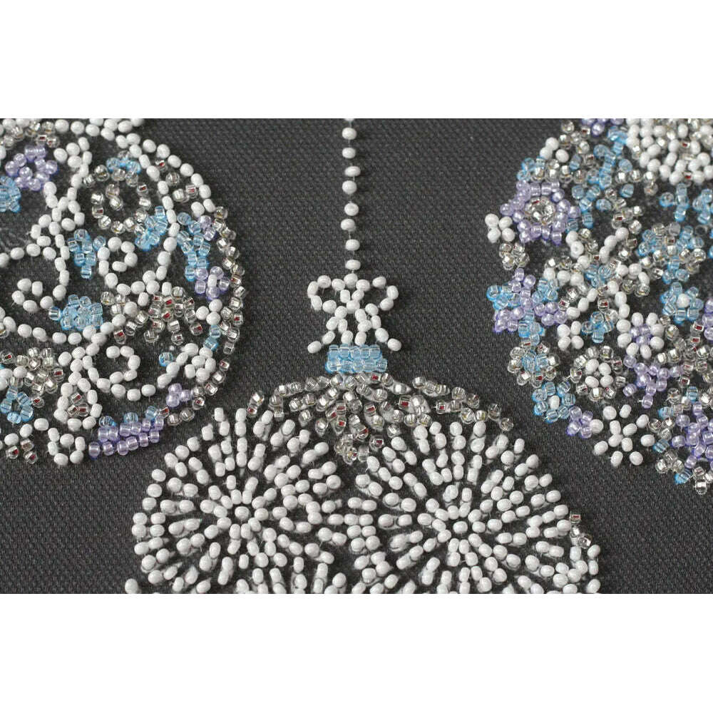 Mid-sized bead embroidery kit - Lace balls AMB-077