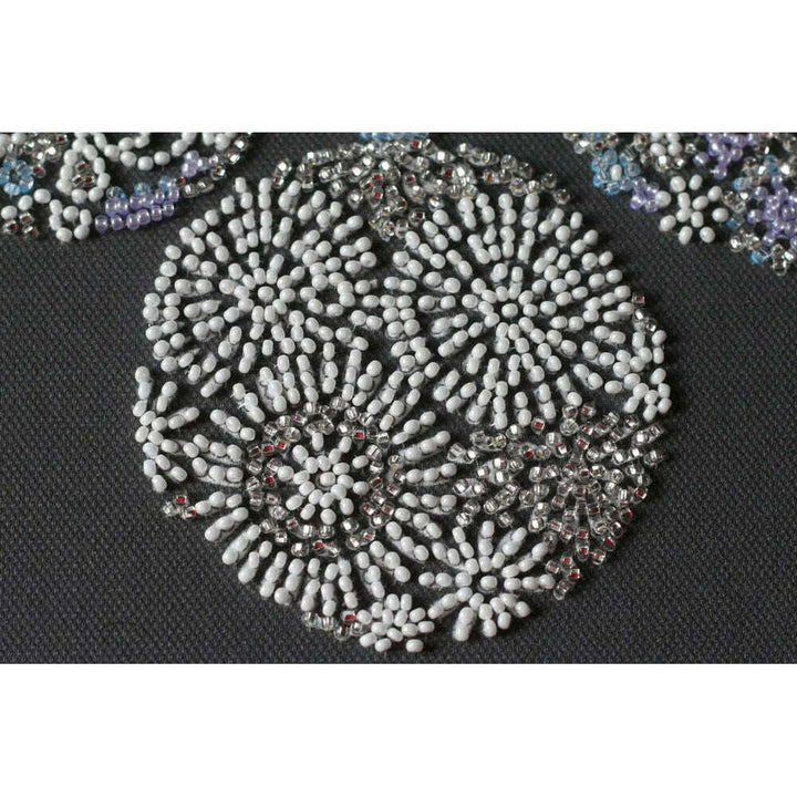 Mid-sized bead embroidery kit - Lace balls AMB-077