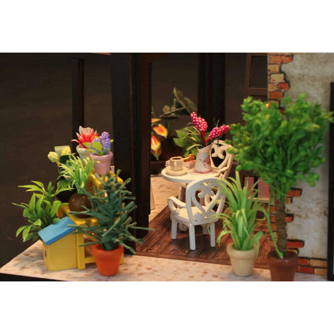 Miniature Wizardi Roombox Kit - Coffee House Dollhouse Kit