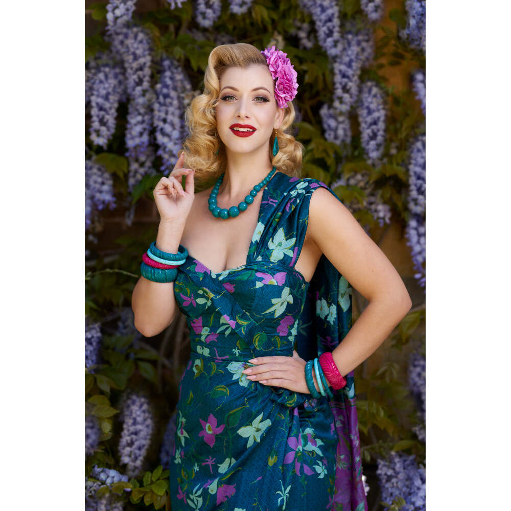 Narrow Jade Green Heavy Carve Fakelite Medium Bangle by Splendette 1