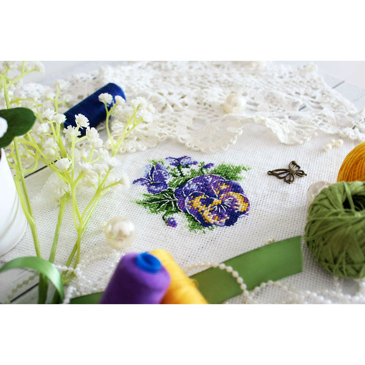 Pansies SM-630 Counted Cross Stitch Kit
