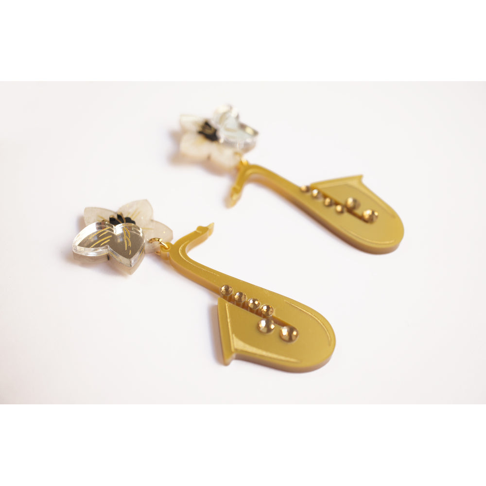 Saxophone with flower earrings by Laliblue 1