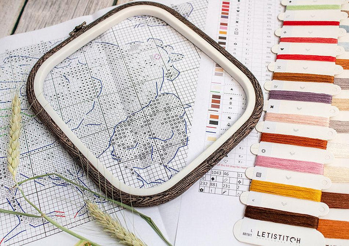 Pied Hens L8819 Counted Cross Stitch Kit