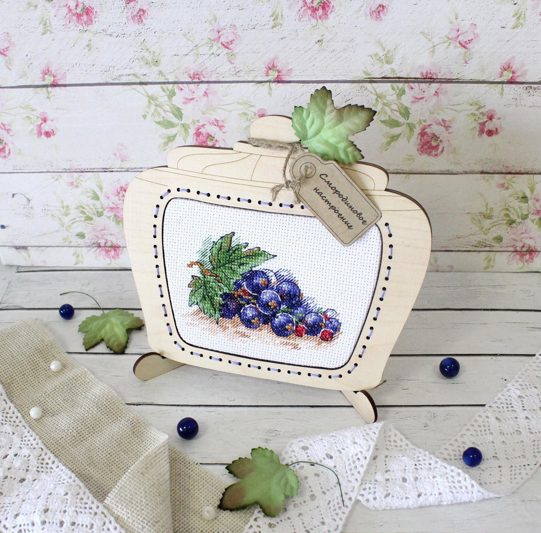 Ripe Currant SM-514 Counted Cross Stitch Kit