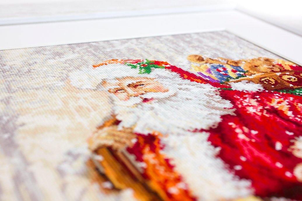 Santa Claus  B575L Counted Cross-Stitch Kit