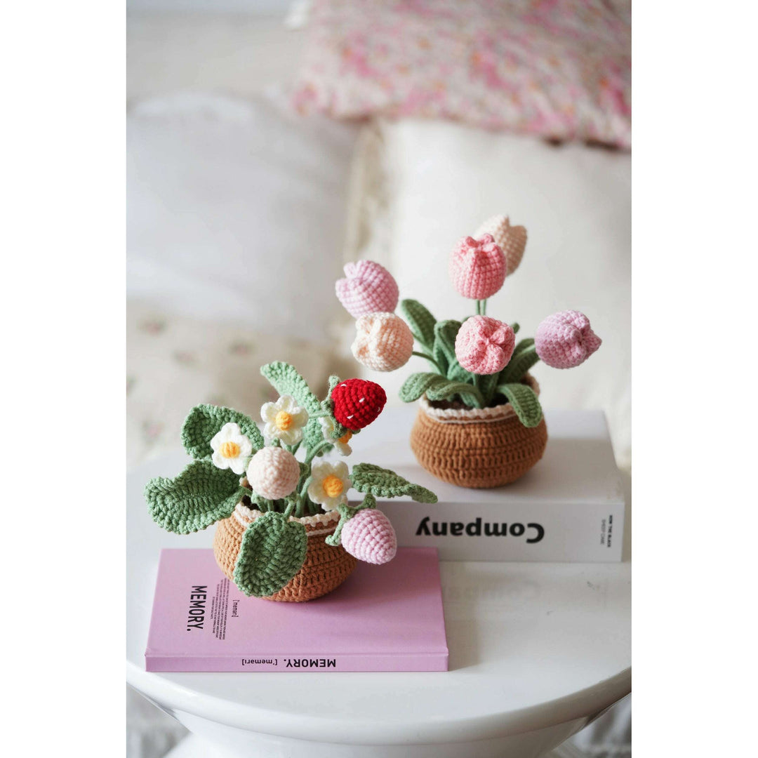 Strawberry. Potted Plant Amigurumi DIY Crochet Kit Wizardi F07N8-M32