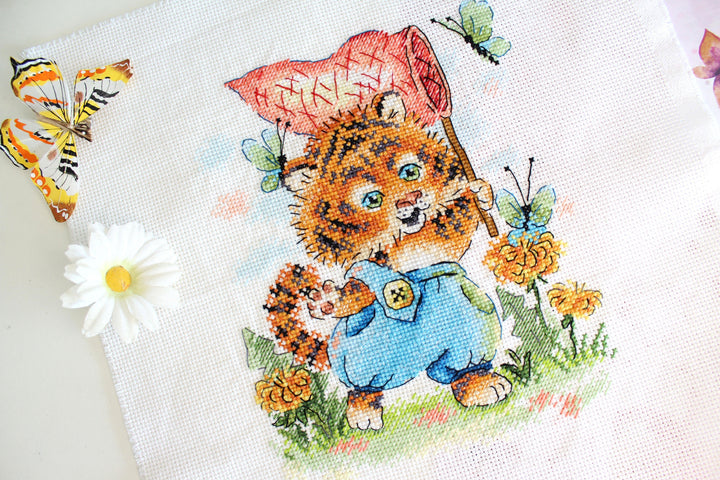 Striped Hunter SM-621 Counted Cross Stitch Kit