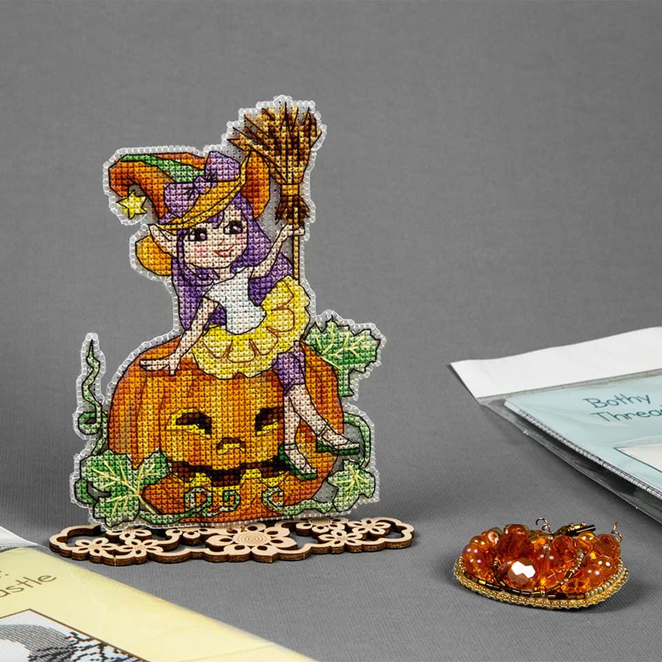 T-79C Counted cross stitch kit Crystal Art "Happy Halloween"