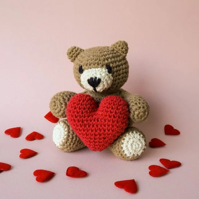 DIY Crochet Kit Teddy Bear With Heart Valentino PAK281