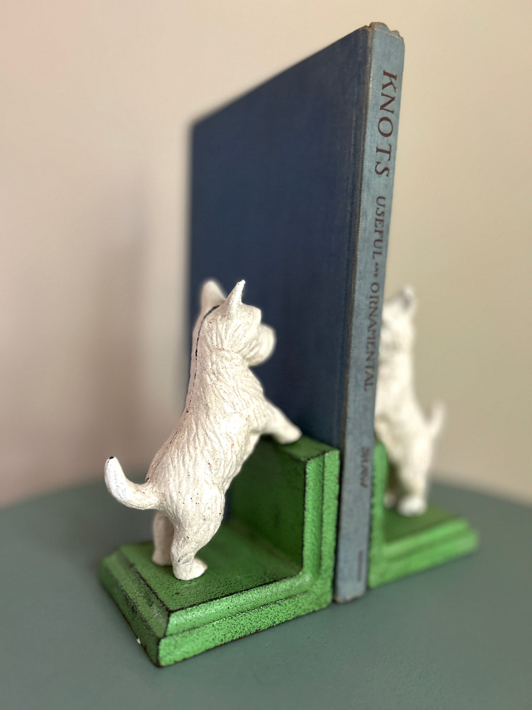 Westie bookends side angle with book