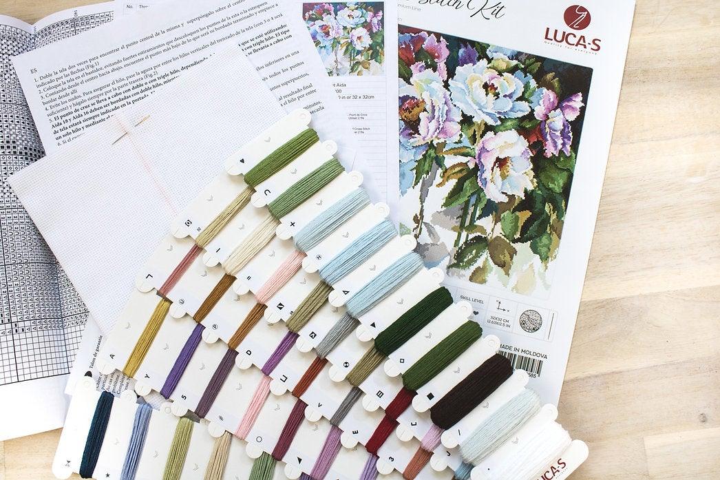 White roses B2400L Counted Cross-Stitch Kit