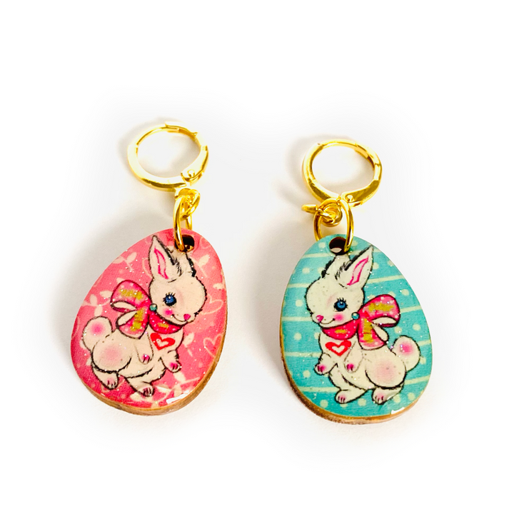 'Layla the bunny drop earrings - with huggie hoops!' Cute Easter drop earrings featuring Layla the magical bunny. Beautifully missmatched in light pastel green and pink. Incredibly comfy to wear, and beautifully illustrated. Brighten up your easter with these special pieces of jewellery. Earrings basics * Measurement 6cm x 6xm * Bunny theme * Miss matched colours * Resin on woods creating a glass affect * Gold plated comfy huggie hoops * Perfect for day wear